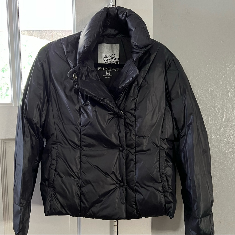 GAP Women’s Puffer Jacket Size Medium